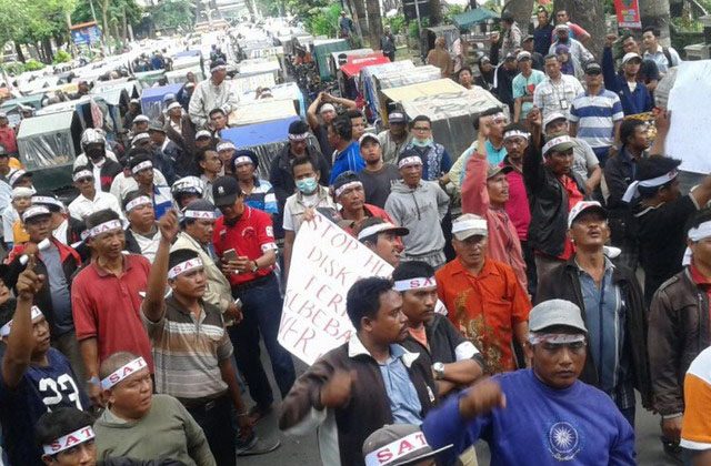 Sopir Angkot Medan Mogok Masal Tolak Taksi Online