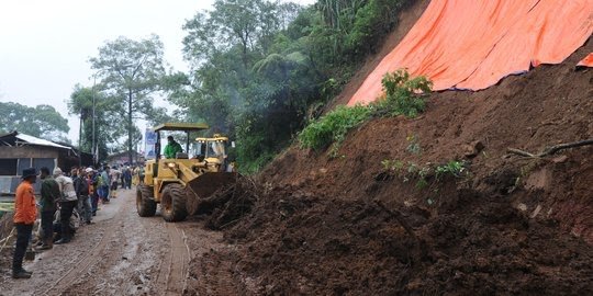 Penutupan jalur Puncak
