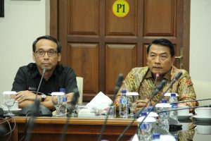 Kunjungi PT Inka Madiun Moeldoko: Kereta LRT Palembang Siap Dikirim