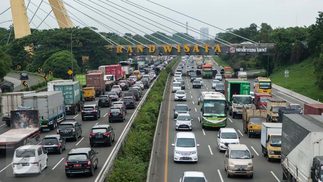 KEBIJAKAN GANJIL  GENAP  DI PINTU  TOL  TIDAK BERLAKU  SELAMA 