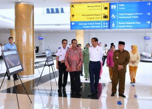 Presiden Jokowi Resmikan Bandara APT Pranoto dan Maratua di Kalimantan Timur