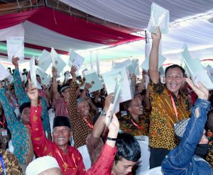 Presiden Serahkan 5.083 Sertifikat Hak Atas Tanah di Samarinda