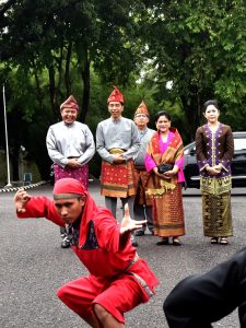 Presiden Jokowi dan Ibu Iriana Terima Gelar Adat Komering