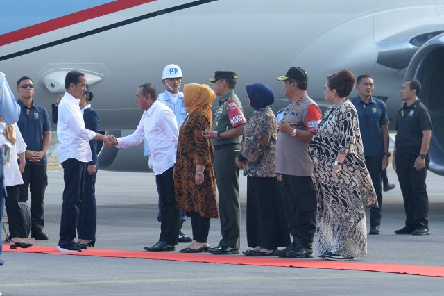Gubernur Sumut Sambut Kedatangan Presiden di Bandara Silangit