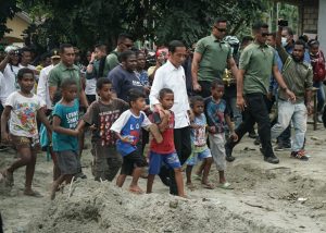 Saat Anak-anak Jayapura Minta ke Presiden Agar Sekolahnya Dibetulkan Pasca Banjir