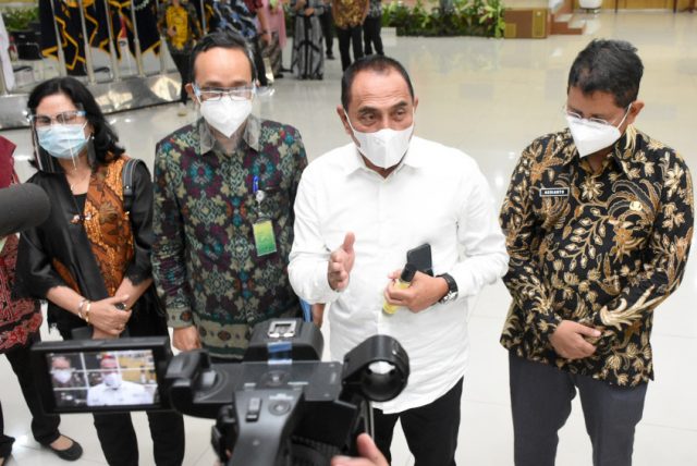 Sumut Terima 128 SK Hutan Sosial dan Adat, Gubernur : Kita Akan Terus Berupaya Menambahnya Sumut Terima 128 SK Hutan Sosial dan Adat, Gubernur : Kita Akan Terus Berupaya Menambahnya