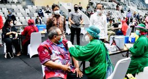 Presiden Jokowi Tinjau Vaksinasi Massal bagi SDM Kesehatan