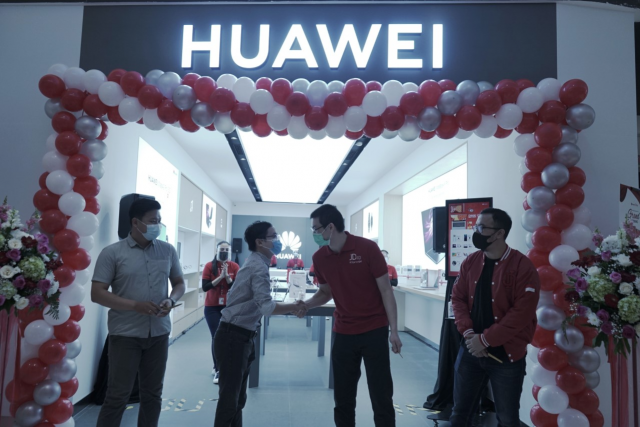 Rayakan Tahun Baru Imlek dengan Perangkat Gawai Berkualitas Tinggi di Gerai Baru Huawei High-End Experience Store di Lippo Mall Puri Rayakan Tahun Baru Imlek dengan Perangkat Gawai Berkualitas Tinggi di Gerai Baru Huawei High-End Experience Store di Lippo Mall Puri