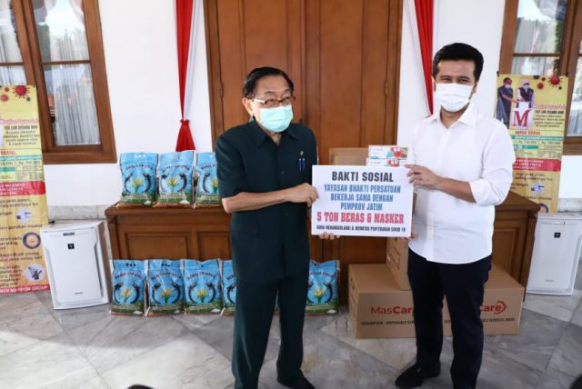 Salurkan Logistik ke Bangkalan, Wagub Emil Dorong Pengusaha Jatim Turut Berkontribusi Salurkan Logistik ke Bangkalan, Wagub Emil Dorong Pengusaha Jatim Turut Berkontribusi