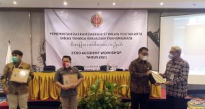 KAI Daerah Operasi 6 Yogyakarta Terima Penghargaan Program Pencegahaan dan Penanggulangan Covid-19