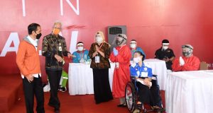 Presiden Tinjau Vaksinasi Massal Bagi Masyarakat dan Difabel di Pelabuhan Tanjung Emas