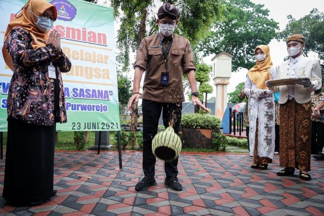 Menparekraf Tinjau Bangunan Bersejarah di SMA Negeri 7 Purworejo Menparekraf Tinjau Bangunan Bersejarah di SMA Negeri 7 Purworejo