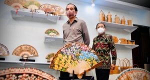 Tinjau Pameran IKM Bali Bangkit, Presiden Apresiasi Produk Pengrajin Bali