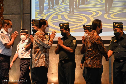 Sinergi Tingkatkan Keselamatan dan Cegah Ilegal Fishing, Menhub Kukuhkan 34 Pegawai KKP Menjadi Syahbandar Pelabuhan Perikanan Sinergi Tingkatkan Keselamatan dan Cegah Ilegal Fishing, Menhub Kukuhkan 34 Pegawai KKP Menjadi Syahbandar Pelabuhan Perikanan