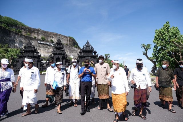 Menparekraf Temui Masyarakat Desa Adat Ungasan Bali Bahas Pariwisata Pantai Melasti Menparekraf Temui Masyarakat Desa Adat Ungasan Bali Bahas Pariwisata Pantai Melasti