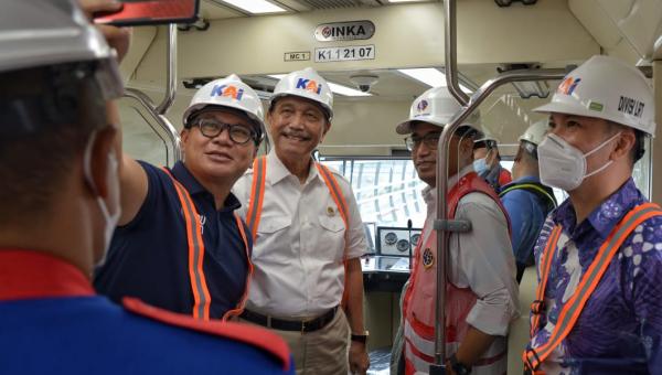 Menko Luhut dan Menhub Tinjau LRT Jabodebek, Ditargetkan Soft Launching Pada HUT RI 17 Agustus 2022