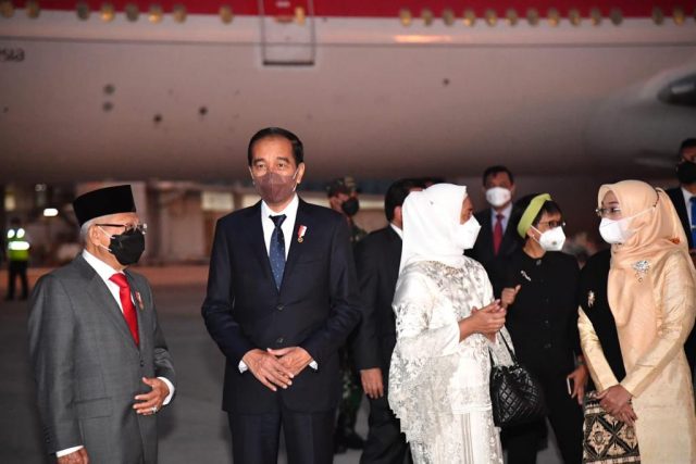 Presiden Jokowi dan Ibu Iriana Tiba di Indonesia Presiden Jokowi dan Ibu Iriana Tiba di Indonesia