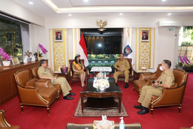 Jadi Wamendagri Sehari, Putri Otonomi Indonesia 2022 Tiba di Kantor Kemendagri