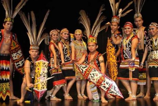 Keunikan Pakaian Adat Kalimantan Utara yang Unik dan Indah