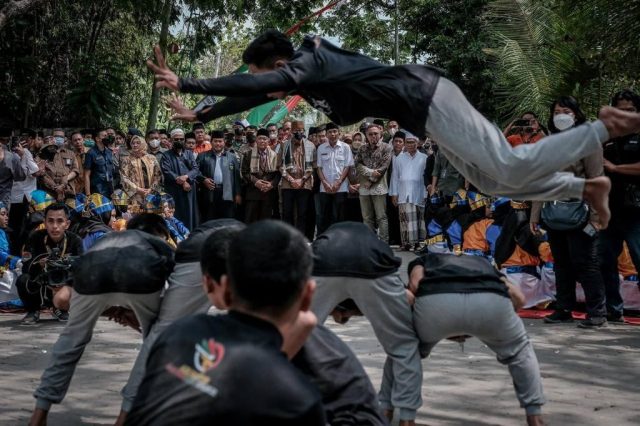 Menparekraf Hadiri Peletakan Batu Pertama Pembangunan STEB Islam Al-Rosyid Bojonegoro Menparekraf Hadiri Peletakan Batu Pertama Pembangunan STEB Islam Al-Rosyid Bojonegoro