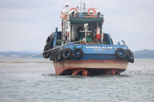 Kemenhub Evakuasi TUG Boat Sumber Jaya Alam Yang Kandas Di Perairan Selat Riau