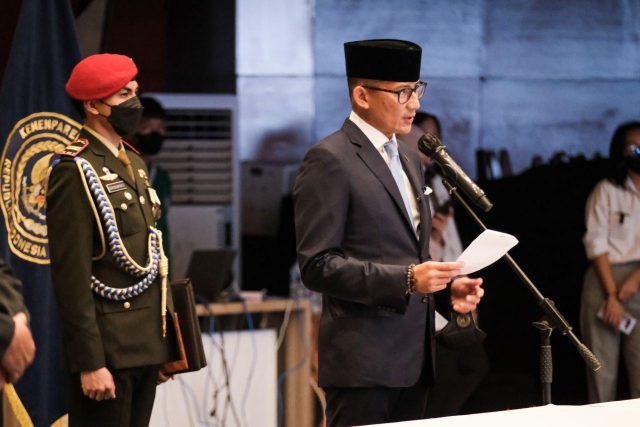 Menparekraf Lantik Pejabat Tinggi Madya, Pengawas, dan Fungsional di Lingkungan Kemenparekraf Menparekraf Lantik Pejabat Tinggi Madya, Pengawas, dan Fungsional di Lingkungan Kemenparekraf