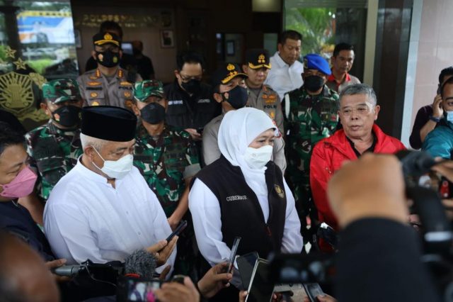 Gubernur Jawa Timur Khofifah Indar Parawansa Sampaikan Duka Cita Mendalam atas Jatuhnya Korban Dalam Insiden Stadion Kanjuruhan Malang Gubernur Jawa Timur Khofifah Indar Parawansa Sampaikan Duka Cita Mendalam atas Jatuhnya Korban Dalam Insiden Stadion Kanjuruhan Malang