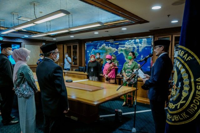 Menparekraf Lantik Tiga Pejabat Fungsional di Lingkungan Kemenparekraf/Baparekraf Menparekraf Lantik Tiga Pejabat Fungsional di Lingkungan Kemenparekraf/Baparekraf