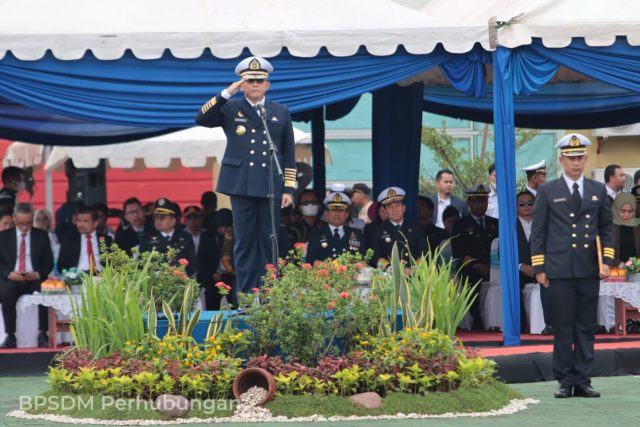 Pimpin Upacara Pelepasan Dan Penutupan Diklat Pelaut PIP Makassar, Kepala Bpsdmp Ajak Para Lulusan Menjadi Agen Perubahan Dalam Melestarikan Laut