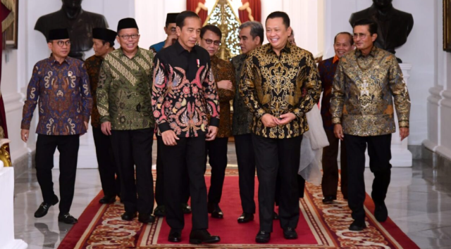 Presiden Jokowi Terima Pimpinan MPR di Istana Merdeka Presiden Jokowi Terima Pimpinan MPR di Istana Merdeka