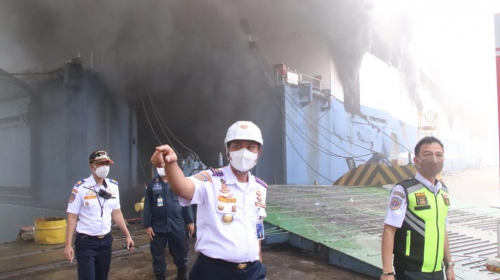 Kemenhub Evakuasi Kebakaran KM. Mutiara Berkah 1 di Dermaga Indah Kiat Pulp and Paper, Seluruh Penumpang dan ABK Berhasil Diselamatkan