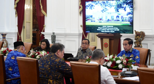 Presiden Jokowi Pimpin Ratas Soal Mitigasi El Nino Presiden Jokowi Pimpin Ratas Soal Mitigasi El Nino