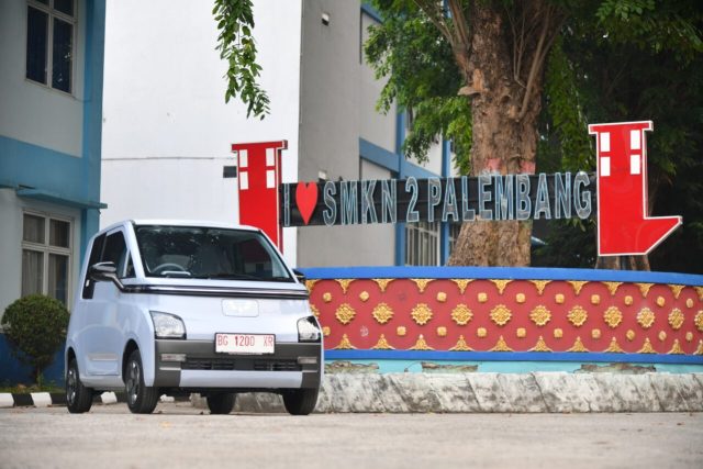 Mobil Listrik dari Presiden Jokowi untuk Siswa Belajar Praktik Mobil Listrik dari Presiden Jokowi untuk Siswa Belajar Praktik