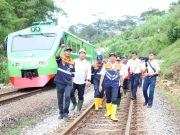 Pastikan Normalisasi Jalur KA, Dirut KAI Tinjau Langsung Penanganan Jalur Terdampak Longsor di Petak Jalan Karanggandul-Karangsari, Kedua Jalur Sudah Dapat Dilalui
