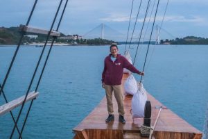 Menikmati Sensasi Berlayar dengan Kapal Phinisi di Perairan Kepulauan Riau