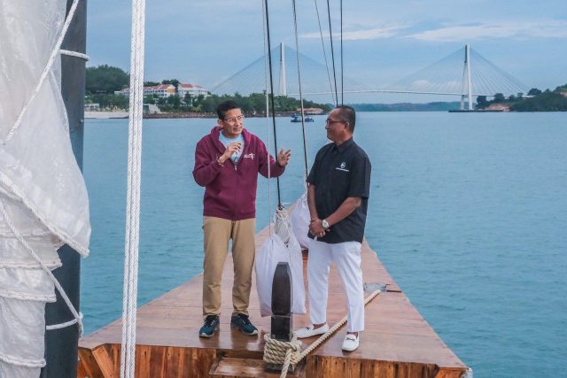 Menikmati Sensasi Berlayar dengan Kapal Phinisi di Perairan Kepulauan Riau