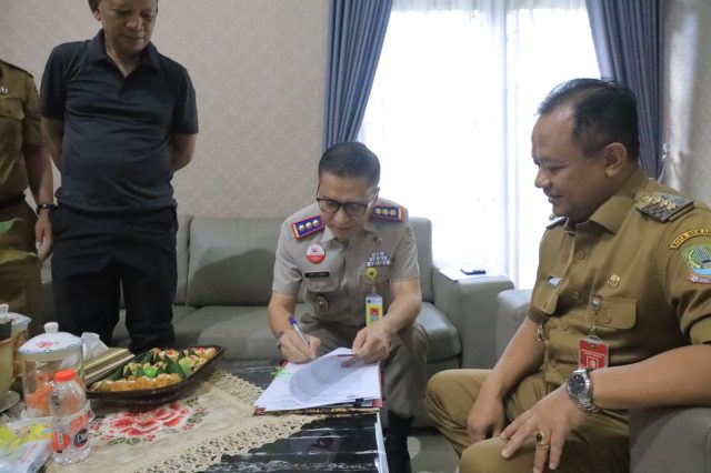 ATR/BPN serahkan 544 Sertifikat Aset Pemda Kota Bekasi. Pemkot Bekasi Bersama BPN Siap Sinergi Tuntaskan Permasalahan Aset