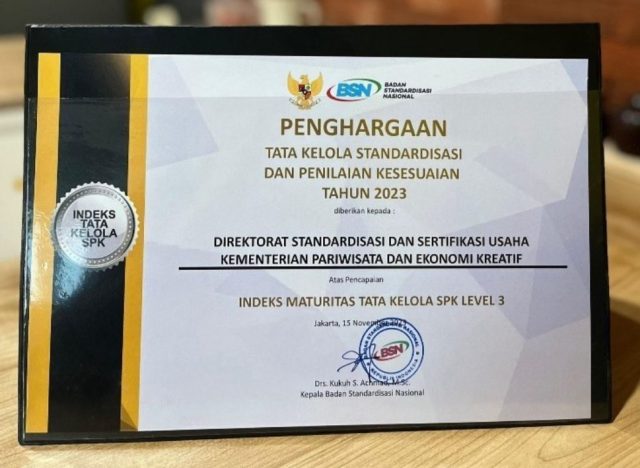 Kemenparekraf Raih Penghargaan Tata Kelola Standardisasi dan Penilaian Kesesuaian dari BSN Kemenparekraf Raih Penghargaan Tata Kelola Standardisasi dan Penilaian Kesesuaian dari BSN