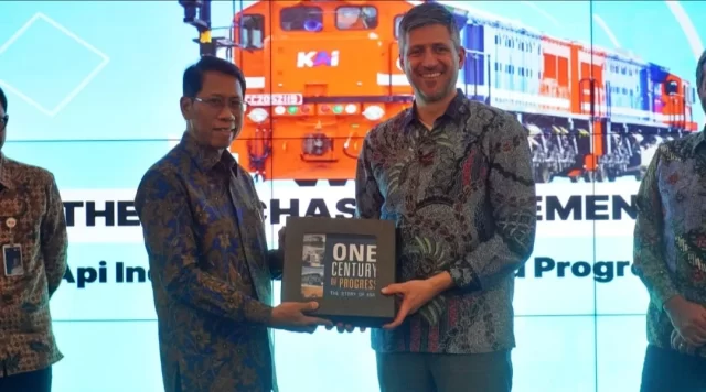 Tingkatkan Daya Angkut, KAI Tanda Tangani Kontrak Kerja Sama Pengadaan Lokomotif dengan Progress Rail (Anak Perusahaan Caterpillar) Tingkatkan Daya Angkut, KAI Tanda Tangani Kontrak Kerja Sama Pengadaan Lokomotif dengan Progress Rail (Anak Perusahaan Caterpillar)
