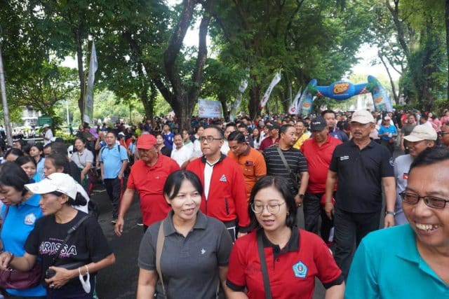 Jalan Sehat HUT Ke-236 Kota Denpasar, Diikuti 10 Ribu Peserta Jalan Sehat HUT Ke-236 Kota Denpasar, Diikuti 10 Ribu Peserta