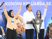 Presiden Jokowi Bersilaturahmi dengan Para Nasabah Mekaar di Sulawesi Selatan