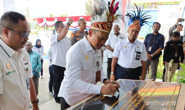 Komitmen Tingkatkan Kualitas Pendidikan dan Pelatihan Bidang Transportasi Udara, Plt. Kepala BPSDMP Resmikan Gedung Layanan Poltekbang Jayapura Komitmen Tingkatkan Kualitas Pendidikan dan Pelatihan Bidang Transportasi Udara, Plt. Kepala BPSDMP Resmikan Gedung Layanan Poltekbang Jayapura
