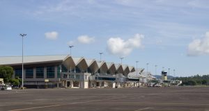 Erupsi Gunung Ruang, Operasional Bandara Sam Ratulangi Ditutup Sementara