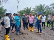 Pj Bupati Banyuasin Tinjau Langsung Kondisi Jalan Poros Kecamatan Air Salek