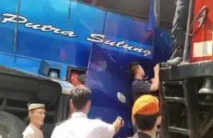 Bus Putra Sulung Diseruduk KA di OKU Timur, Korban Bergelimpangan