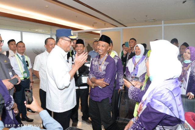 Kemenhub Tegur dan Tindak Tegas Garuda Indonesia Agar Perbaiki Layanan Haji 2024 Kemenhub Tegur dan Tindak Tegas Garuda Indonesia Agar Perbaiki Layanan Haji 2024