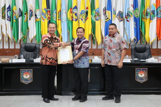 Kemendagri Raih Penghargaan Kematangan UKPBJ Level 3 (Proaktif) dari LKPP Kemendagri Raih Penghargaan Kematangan UKPBJ Level 3 (Proaktif) dari LKPP