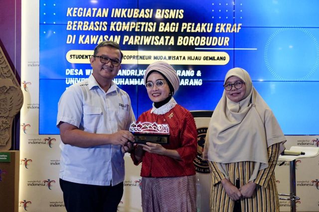 Kemenparekraf Dukung Inkubasi Bisnis Berbasis Kompetisi bagi Pelaku Ekraf di Kawasan Pariwisata Borobudur Kemenparekraf Dukung Inkubasi Bisnis Berbasis Kompetisi bagi Pelaku Ekraf di Kawasan Pariwisata Borobudur