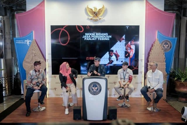 Kemenparekraf-FPTI Sinergi Terapkan SKKNI Bidang Jasa Pemanduan Panjat Tebing Kemenparekraf-FPTI Sinergi Terapkan SKKNI Bidang Jasa Pemanduan Panjat Tebing