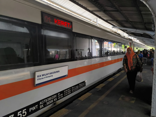 Hubungkan Cilacap - Banyuwangi, Nobatkan KA Wijayakusuma Sebagai Kereta Api dengan Okupansi Tertinggi Selama Periode Januari - September 2024, Hubungkan Cilacap - Banyuwangi, Nobatkan KA Wijayakusuma Sebagai Kereta Api dengan Okupansi Tertinggi Selama Periode Januari - September 2024,